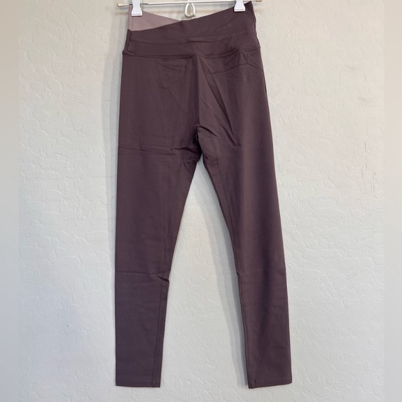 Halara In My Feels Cloudful Crossover Color Block Leggings - Picture 5 of 8